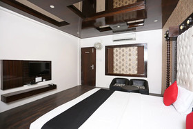 Capital O 22733 Wood Castle