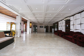 Capital O 22733 Wood Castle