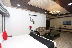 Capital O 22733 Wood Castle