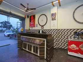 OYO 12376 Hotel Dhanraj