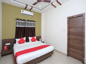 OYO 12376 Hotel Dhanraj