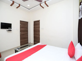 OYO 12376 Hotel Dhanraj