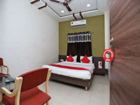 OYO 12376 Hotel Dhanraj