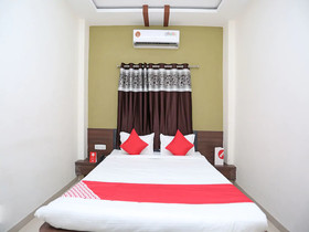 OYO 12376 Hotel Dhanraj