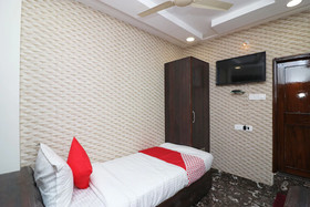 OYO 16919 Hotel Prerna