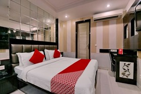 Hotel Lotus Palace
