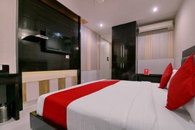 Hotel Lotus Palace