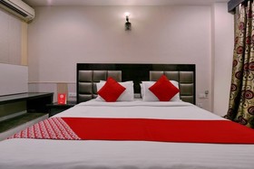 Hotel Lotus Palace