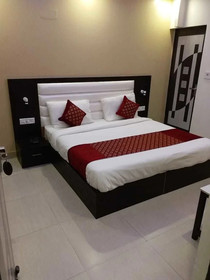 Airport Hotel Royal Inn