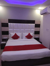 Airport Hotel Royal Inn