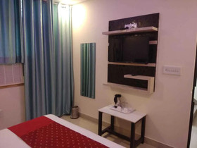 Airport Hotel Royal Inn
