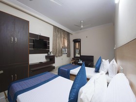 Apra Inn