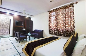 Apra Inn