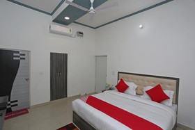 Bg House by OYO Rooms