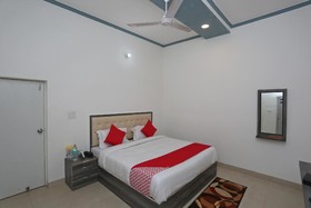 Bg House by OYO Rooms