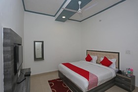 Bg House by OYO Rooms