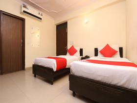 Charanpahari Hotel by OYO Rooms