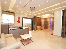 C Pearls Hotel & Banque by OYO Rooms