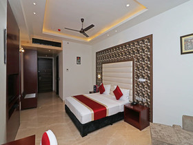 C Pearls Hotel & Banque by OYO Rooms