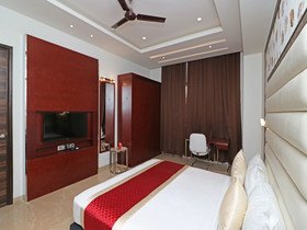 C Pearls Hotel & Banque by OYO Rooms