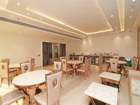 C Pearls Hotel & Banque by OYO Rooms