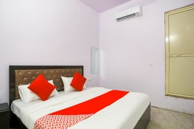 D C Palace by OYO Rooms