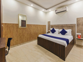 Divine Inn by OYO Rooms
