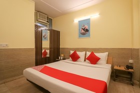 Grand Palace by OYO Rooms