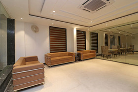 Grd Suites By OYO Rooms