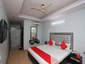 Hotel3BS Houses Dx by OYO Rooms