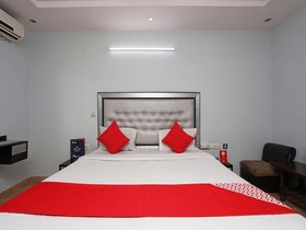 Hotel3BS Houses Dx by OYO Rooms