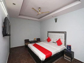 Hotel3BS Houses Dx by OYO Rooms