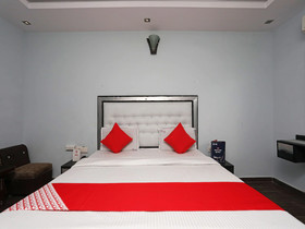 Hotel3BS Houses Dx by OYO Rooms