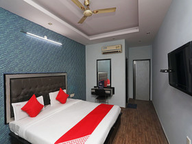 Hotel3BS Houses Dx by OYO Rooms
