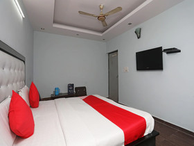 Hotel3BS Houses Dx by OYO Rooms