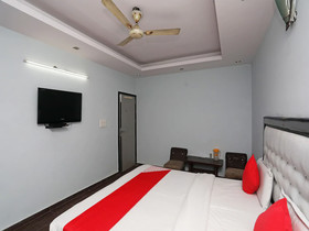 Hotel3BS Houses Dx by OYO Rooms