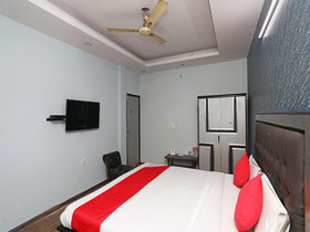 Hotel3BS Houses Dx by OYO Rooms