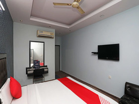 Hotel3BS Houses Dx by OYO Rooms