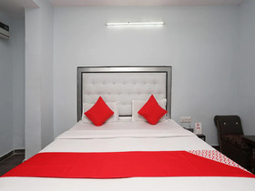 Hotel3BS Houses Dx by OYO Rooms