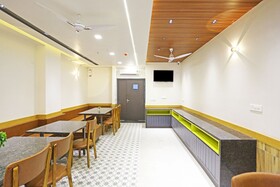 Hotel Applewood Delhi Airport