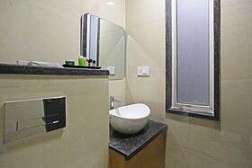 Hotel Applewood Delhi Airport