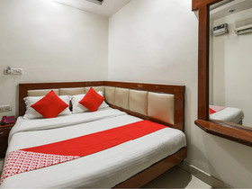 Hotel Ashirwad DX by OYO Rooms