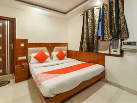 Hotel Ashirwad DX by OYO Rooms