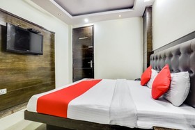 Hotel Chander Palace by OYO Rooms