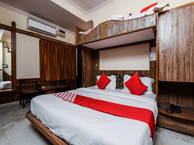 Hotel Cottage Crown Plaza By OYO Rooms