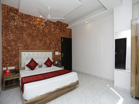 Hotel Diplomat Regency by OYO Rooms