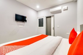 Hotel Dream Palace by OYO Rooms