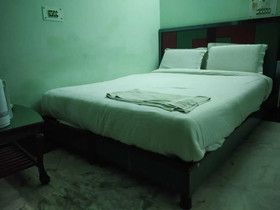 Hotel Green Palace By ADB Rooms