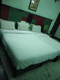 Hotel Green Palace By ADB Rooms