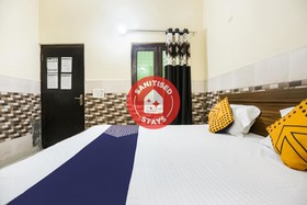 OYO Flagship Kashvi Palace Near Usmaanpur 1st pusta